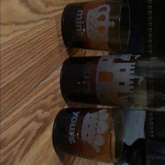 Royale - Picture 3 of 3